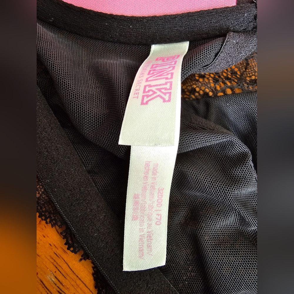 PINK VICTORIAS SECRET Lacy Black Push Up Date Bra, Front Clasp Size 32DDD - Picture 5 of 5